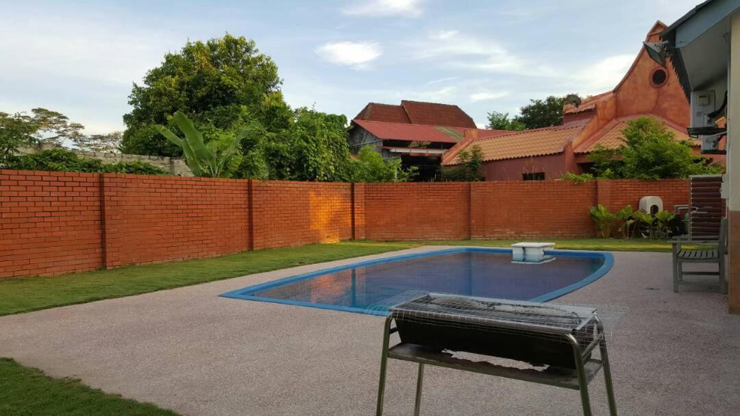 别墅 - 带私人游泳池 Malacca 外观 照片